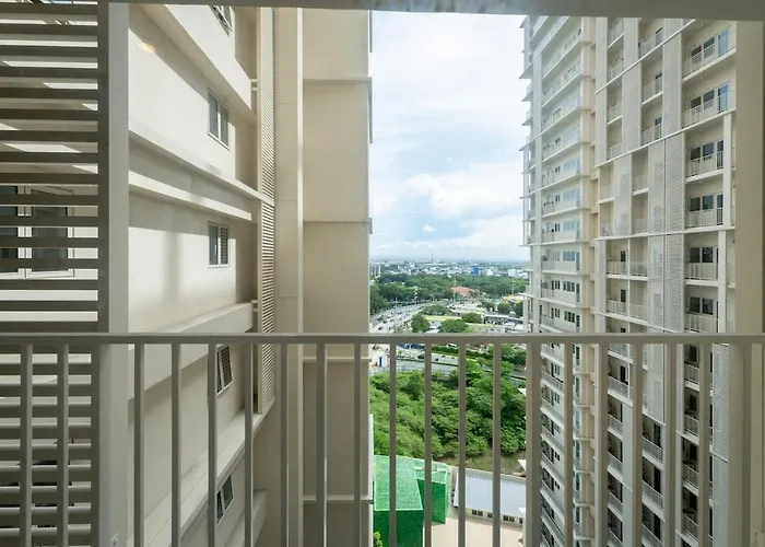 Apartment Modern At Park Mckinley West With Wi-fi And Washer Manila