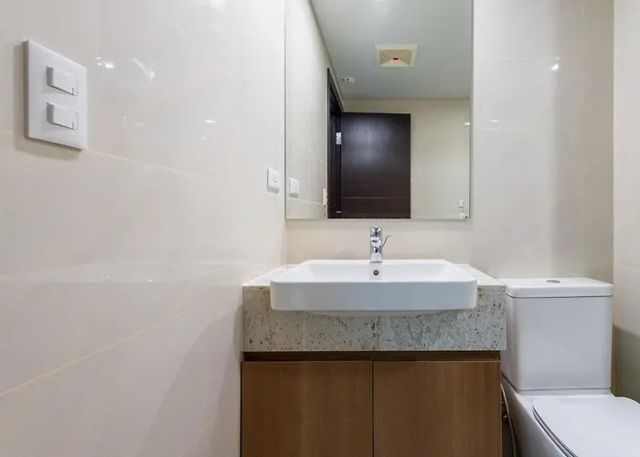 Modern At Park Mckinley West With Wi-fi And Washer Manila