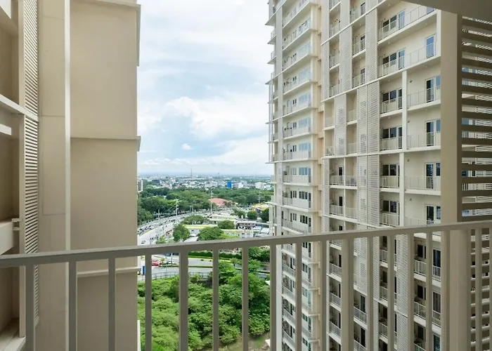 Modern At Park Mckinley West With Wi-fi And Washer Manila